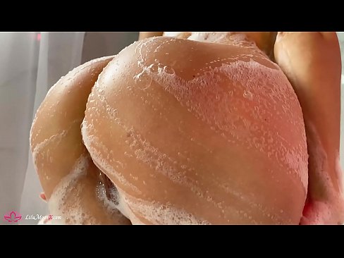 ❤️ Brunette o ipholla litho tsa botona kapa botšehali ho li khotsofatsa Pussy e nang le Vibrator ho ea ho Intense Orgasm in Shower ❌  ❌❤